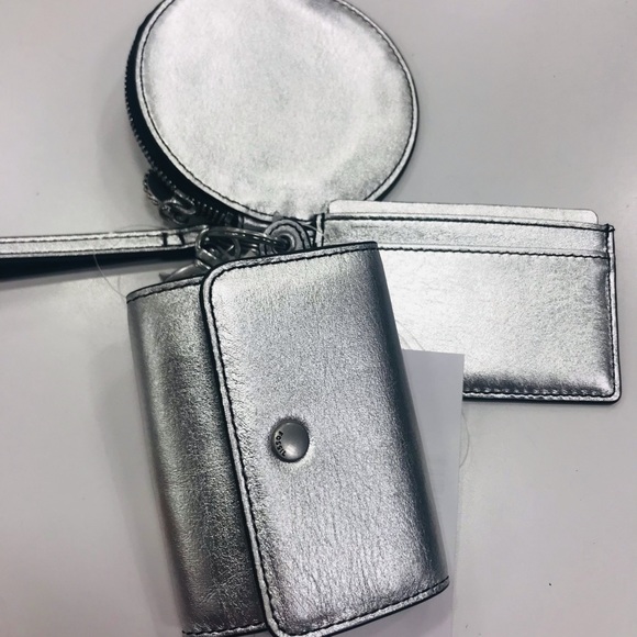 Fossil Leather Wristlet - Picture 3 of 6